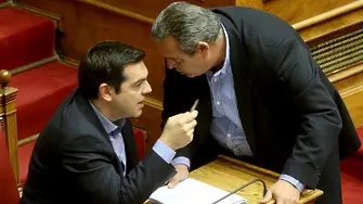 Коалиционният партньор на Ципрас няма да бута кабинета заради сделката със Скопие