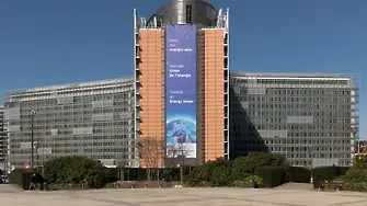 Еврокомисията оставя на работа британските си служители