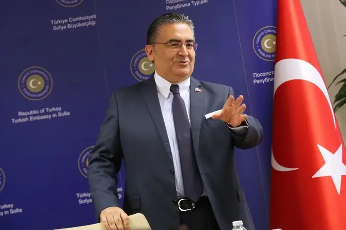 Турският посланик: Гюленистите действат по целия свят