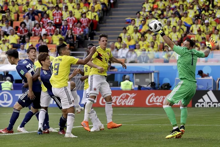 Ранен червен картон помогна на Япония срещу Колумбия