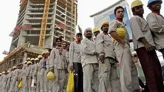 Без социални помощи саудитците се ориентират към физическия труд