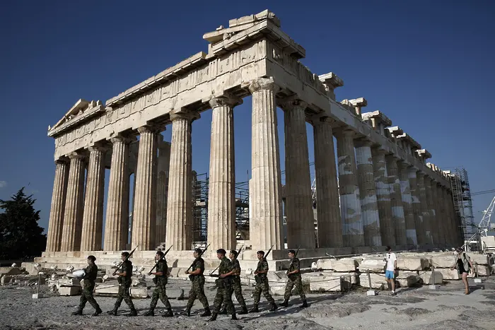 Гърция е отново на финансовите пазари