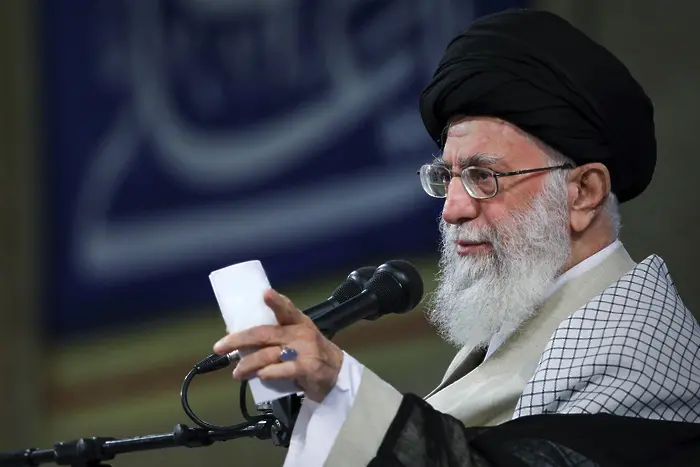 Аятолах Хаменей изключи всякаква възможност за преговори със САЩ
