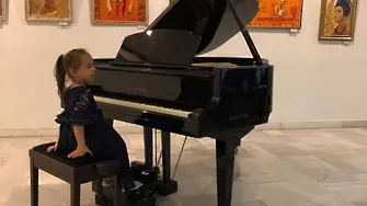 4-годишна от Бургас ще свири в 
