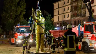 Златен 4-метров Ердоган беше отстранен от площада във Висбаден