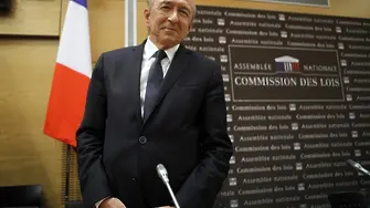 Френският вътрешен министър вини службите на Макрон за растящ скандал