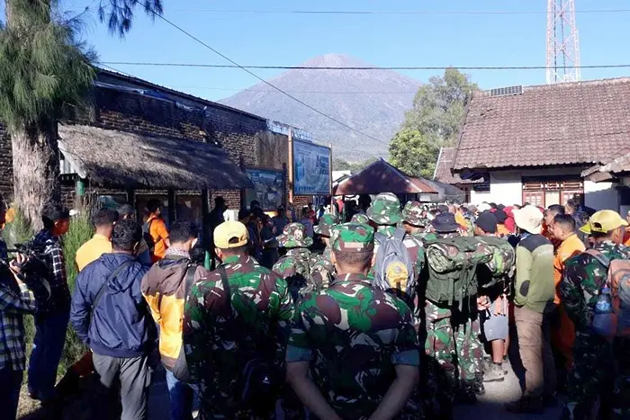 260 туристи са блокирани след трус в Индонезия 