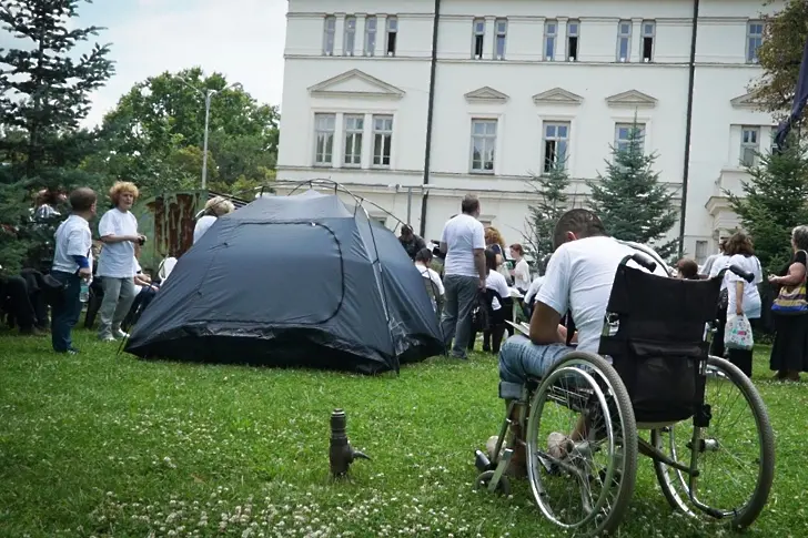 Нова палатка пред парламента - 