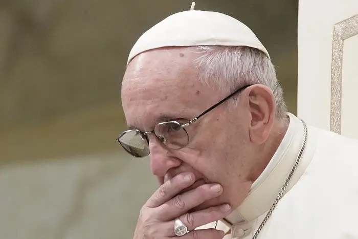 Папа Франциск се моли за изборите в Конго
