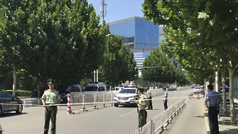 Самоделна бомба избухна пред посолството на САЩ в Пекин (СНИМКИ)