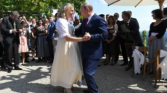 Танцът на Путин с булката (СНИМКИ)