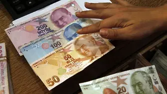 Свалиха кредитния рейтинг на Турция, идат рецесия и инфлация