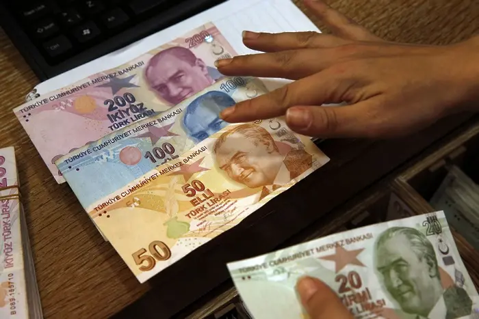 8 лири за долар. Турската валута пада свободно