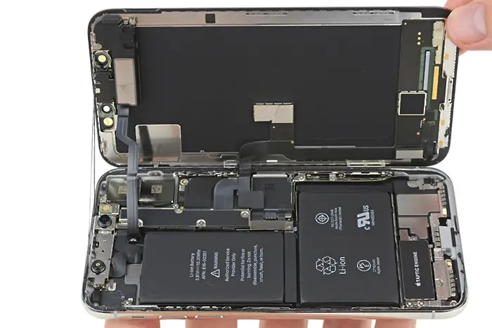Новият iPhone - с части на Toshiba и Intel