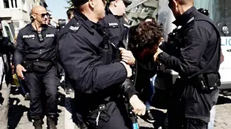 Протест и арест за плочките на София (СНИМКИ+ВИДЕО)