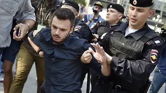 Близо 300 души арестувани на протестите в Русия (СНИМКИ)