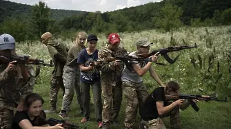 Лагери в Украйна създават деца-войници