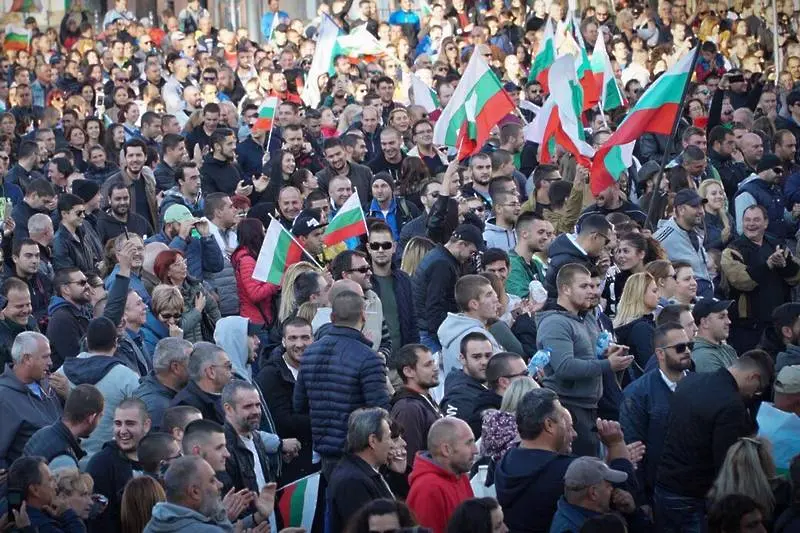 България на протест срещу високите цени на горивата (СНИМКИ и ВИДЕО)