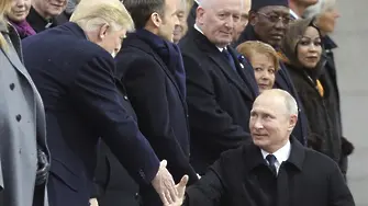 Путин и Тръмп се здрависаха край Триумфалната арка (СНИМКИ)