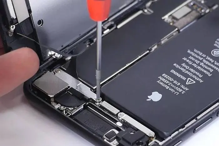 Apple ще си прави собствен 5G чип за iPhone