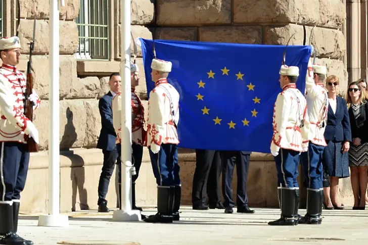 Евробарометър: Българите вярват и са настроени положително към ЕС