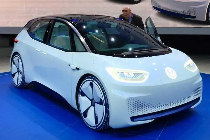 Всяка седма нова кола през 2024 г. ще е електрическа