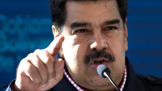 Полицията на Мадуро бие, задържа чуждестранни журналисти