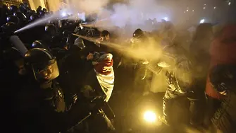 Палки и сълзотворен газ срещу протест в Будапеща