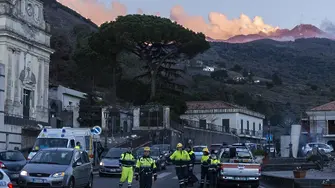 Трус рани 4-ма души на о. Сицилия