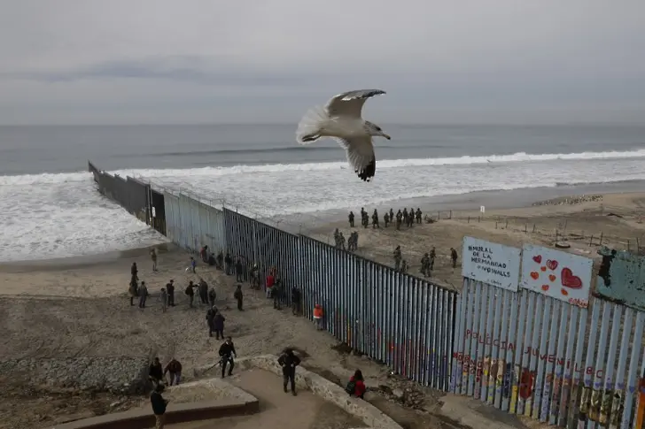Още $5,7 милиарда за стената между САЩ и Мексико 