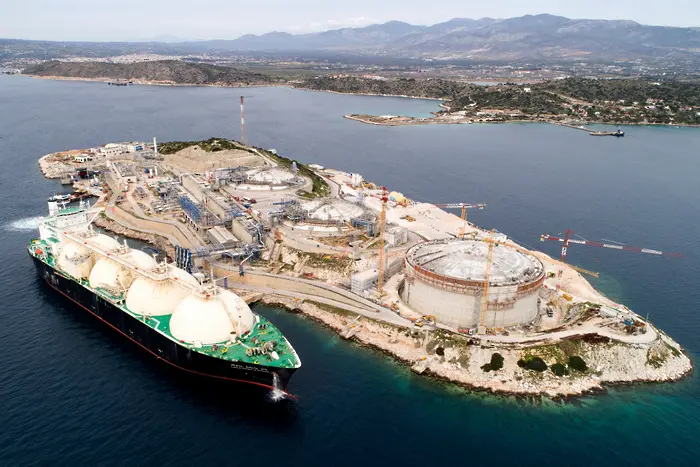 Газов терминал в Гърция спестява от сметките за енергия