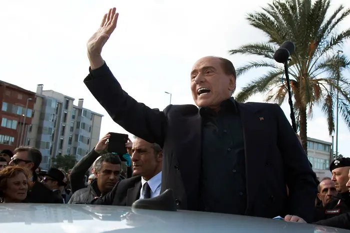 На 82 г. Берлускони се впуска в битката за Европарламента