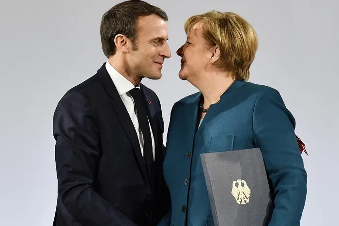 СЗО: Меркел и Макрон повеждат 