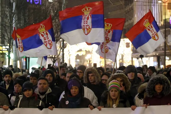 Въпреки студа - 15 000 на протест срещу Вучич