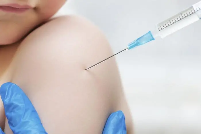 Болни сме от малоумие: ваксина за COVID-19 няма, но петиция против нея - да
