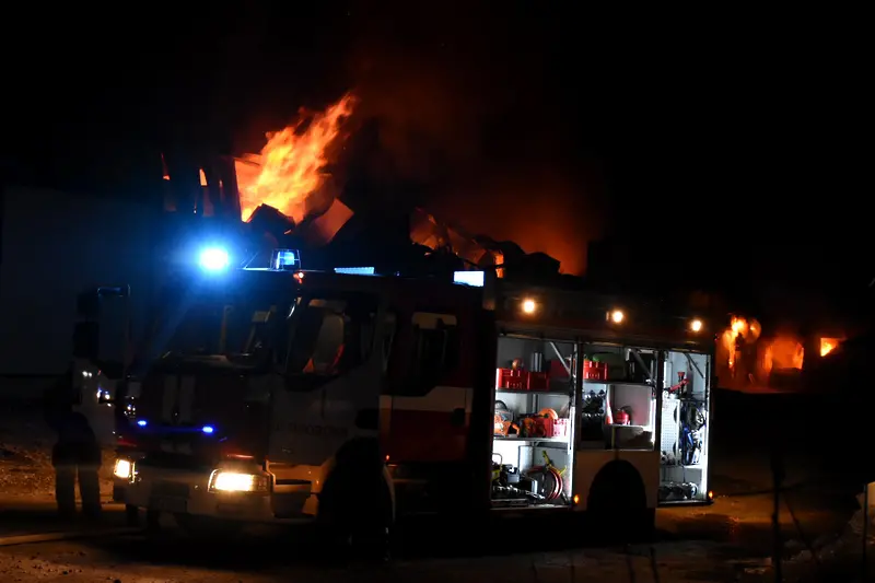 Пожар избухна в цех за месо във Войводиново