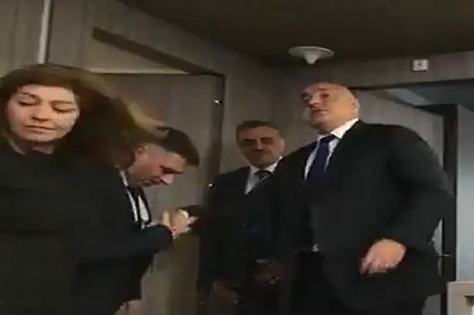 Понечи ли новият министър на правосъдието да целуне ръка на Борисов? (ВИДЕО)