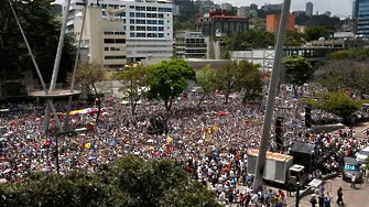 50 000 приветстват Гуайдо в Каракас, САЩ предупредиха Мадуро да не го пипа