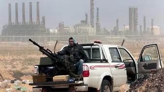 Либия: Военен, подкрепян от Москва и Кайро, опитва да превземе Триполи