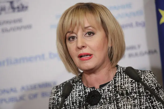 Мая Манолова към здравния министър: Не сте в позиция да назидавате