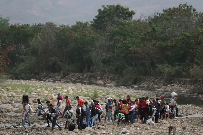 Чавистки милиции тероризират населението  по границата между Колумбия  и Венецуела