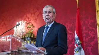 Президентът на Австрия предлага предсрочни избори през септември