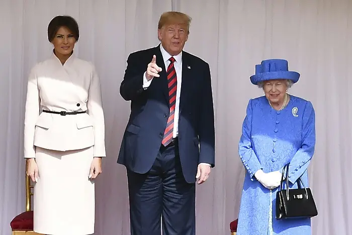 Кралицата, робот и бебе балон посрещат Тръмп в Лондон