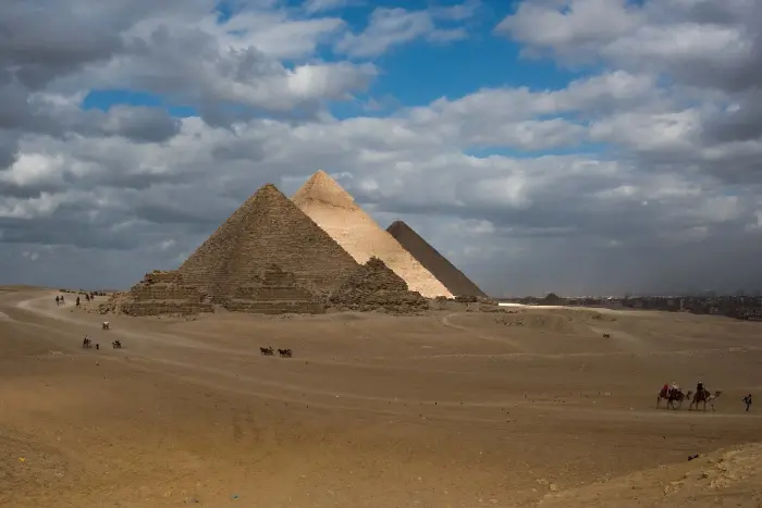 17 ранени при взрив близо до пирамидите в Египет