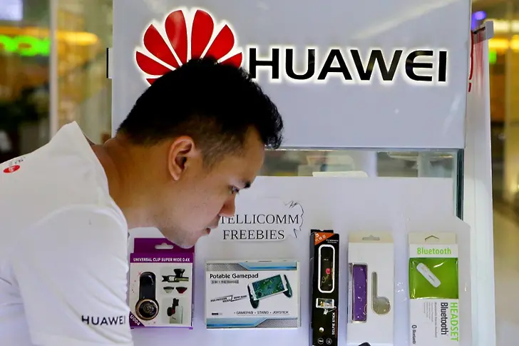 Huawei може да остане и без SD карти