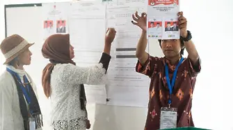 Голямото ръчно броене на гласове в Индонезия уби над 300 души