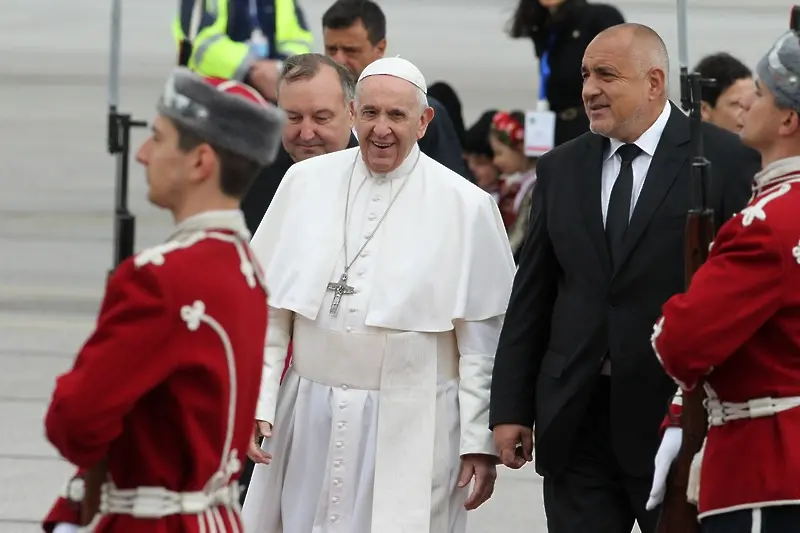 Папа Франциск кацна в България (СНИМКИ)
