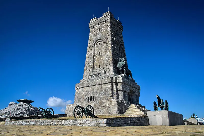 Джамбазки: Да спасяваме Паметника на Шипка, не да плачем за французите