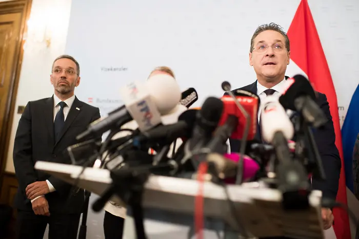 Вицеканцлерът на Австрия подаде оставка след корупционен скандал (ВИДЕО)