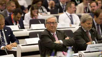 Свършва ли евромониторингът? Юнкер има месеци да удържи на думата си